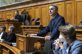 Preuve de l'importance du sujet, quatre conseillers fédéraux ont répondu mercredi aux questions des députés sur l'Ukraine.